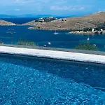 Villa Faros Kea With Private Pool And Stunning Views